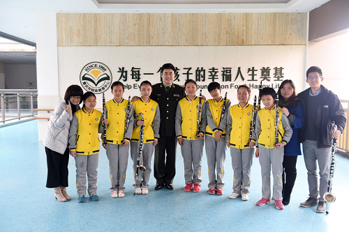 解放军军乐团与扬帆管乐团视障孩子们 共同奏响“生命的色彩”