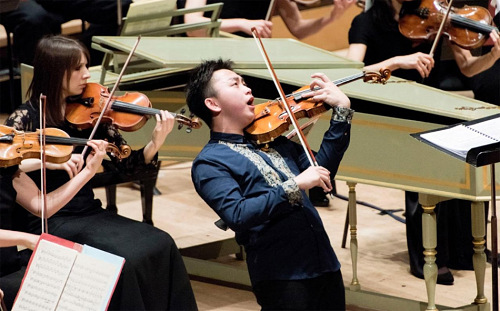 中国提琴少年问鼎梅纽因 获数千万名琴使用权