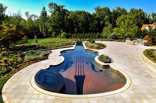 价值百万美元魅力独特的小提琴游泳池！