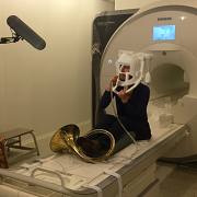 演奏铜管乐器时的核磁共振扫描讲解视频